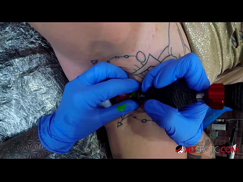 ❤️ Äärimmäisen tatuoitu hottie Sully Savage sai tatuoinnin klitorikseen Laadukas porno at fi.porno-filmy.ru ❌️❤